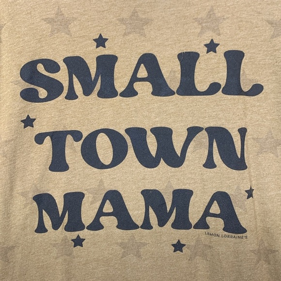 Small Town Mama T-shirt - Picture 2 of 6